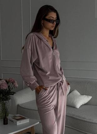 Женский костюм на молнии разных кольров