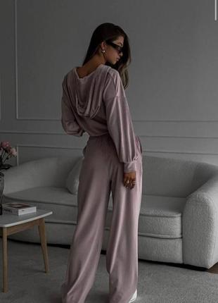 Женский костюм на молнии разных кольров