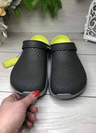 Чоловічі оригінальні крокси з салатовою п'ятою crocs literide graphic clog сабо кроксы crocs literid6 фото
