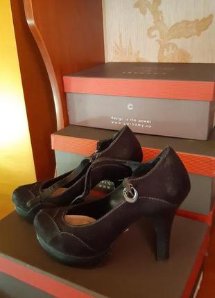 Туфлі на високому каблуці . штучний замш ..фірма сhester.37 розмір