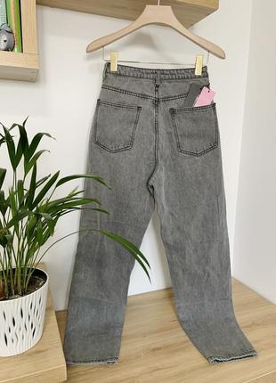 Плотные серые стильные акуральные рваные коттоновые джинсы мом prettylittlething8 фото
