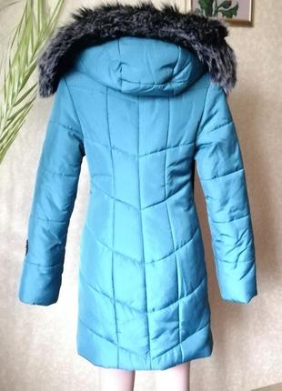 Зимняя утепленная куртка изумрудного цвета для девушек, с отстегивающимся капюшоном, удлиненная3 фото