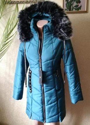 Зимняя утепленная куртка изумрудного цвета для девушек, с отстегивающимся капюшоном, удлиненная4 фото