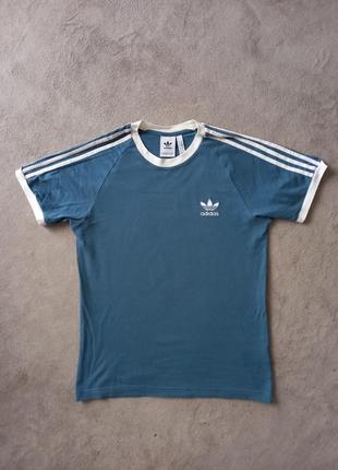 Брендовая футболка adidas.