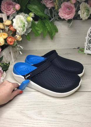 Кроксы унисекс оригинальные синие с белой подошвой сабо кроксы crocs literide™ clog navy/white5 фото