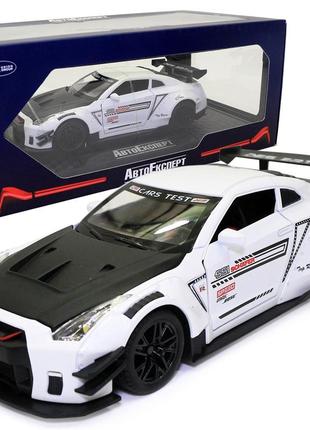 Игрушечная машинка металлическая nissan gt-r «автоексперт» ниссан гт-р белый звук свет 20*6*9 см (gt-2247)