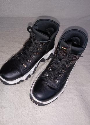 Зручні,суперові,теплі шкіряні чоботи на шнурівках р.37 по устілці 23 см .4 фото