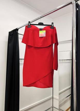 Привлекательное облегающее красное платье бюстье с чашками и с одним рукавом missguided