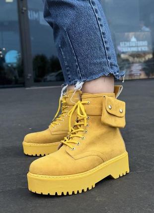 Женские демисезонные замшевые желтые горчичные ботинки на платформе, с кармашками  40рр