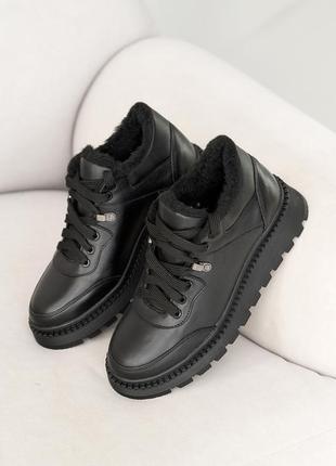 Стильні якісні чорні жіночі зимові кросівки черевики на масивній підошві шкіряні/натуральна шкіра8 фото