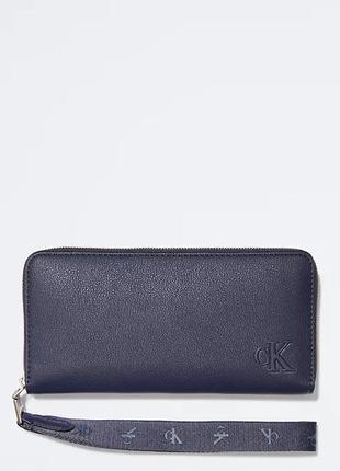 Новий гаманець calvin klein (ck ultralight zip wristlet navy) з америкари