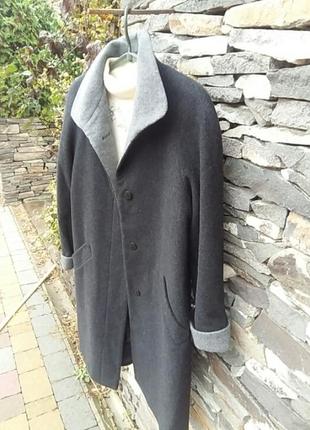 Шерстяне класичне жіноче  пальто  .швейцарія.