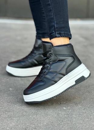 Кроссовки женские