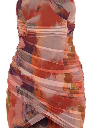 Оранжевое облегающее платье бандо с рюшами с абстрактным принтом5 фото