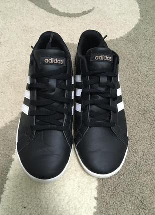 Кроссовки  адидас