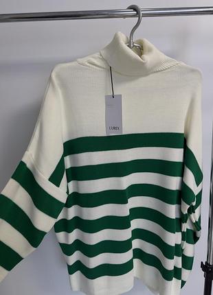 Оверсайз светр з горловиною