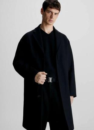 Calvin klein jeans американського бренду, оригінальне дизайнерське довге, чоловіче класичне пальто чорного кольору.