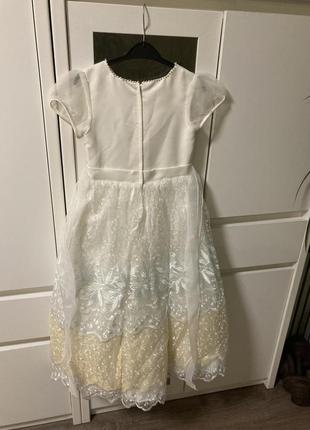 Платье на 7-9лет молочное пышное нарядное с коротким рукавом2 фото