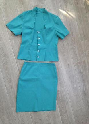 Літній жіночій костюм