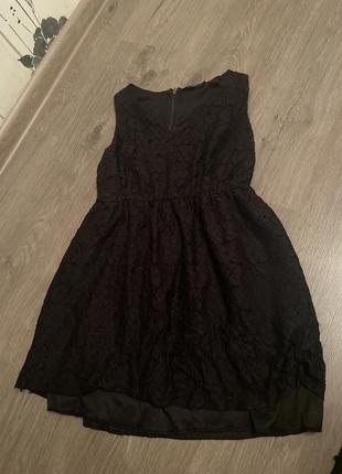 Маленькое черное платье в кружево