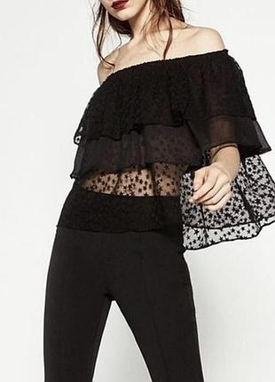 Крутой чёрный воздушный топ на плечи от zara со звёздочками