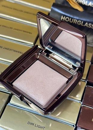 Пудра для лица hourglass ambient lighting powder dim light 1.3g1 фото