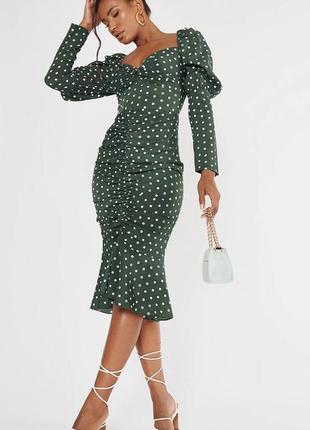 Платье prettylittlething