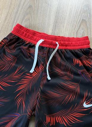 Чоловічі спортивні шорти з принтом nike4 фото