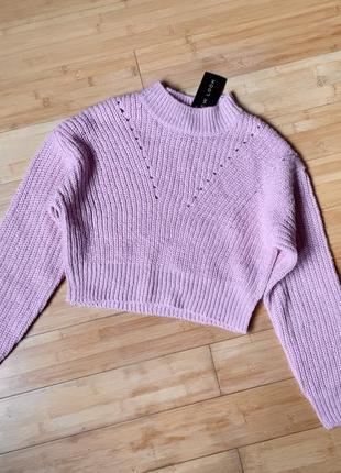 Короткий розовый свитер
