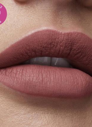 Матова рідка помада для губ huda beauty liquid lipstick matte відтінок bombshell2 фото