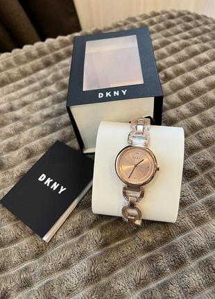 Новые женские стильные часы dkny