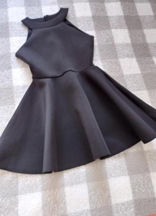 Женское черное пышное платье