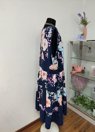 Стильное коктейльное отрезное платье / трапеция, цветочный принт4 фото