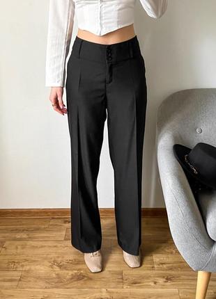 Женские серые брюки классического дизайна7 фото
