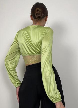 Зеленая салатовая атласная блуза с кружевом и пуговицами9 фото