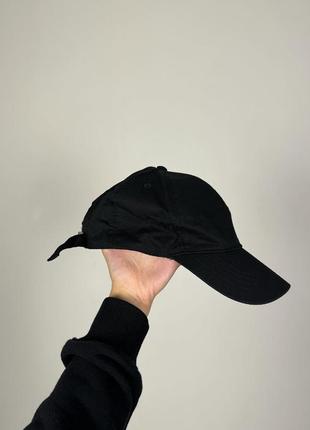 Чорна кепка2 фото