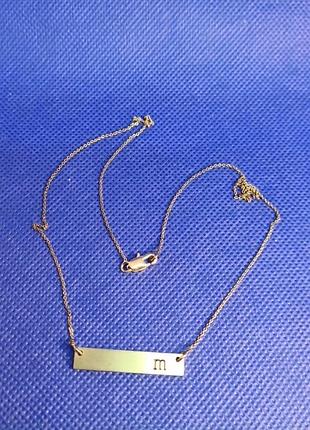 Ланцюжок з літерою 'm', біжутерія сша