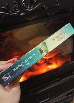 Книга англійською мовою santa montefiore the distant shores3 фото