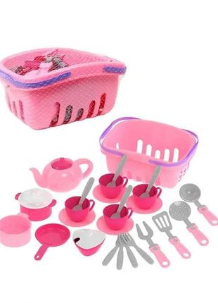 Набор игрушечной посудки в корзинке