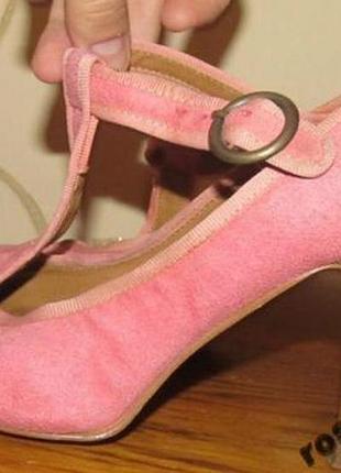 Яскраві рожеві туфлі р39