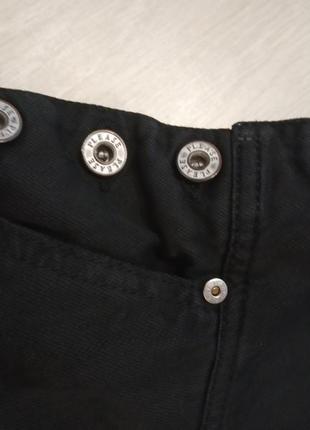 Стильный рваный комбинезон please fashion из черного джинса6 фото