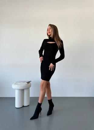 Трикотажні сукні з вирізом, гарно моделюють фігуру😍