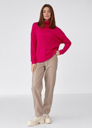 Жіночий вільний однотонний светр із коміром-хомут малинового кольору. модель 512. розміри 42,44,464 фото