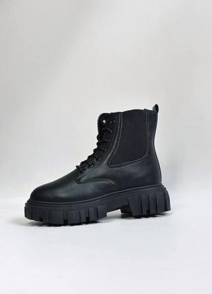 Boots town black