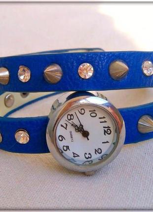 Наручные женские часы с шипами1 фото