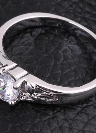 Женское кольцо с белым камнем rg-012, 18.74 фото