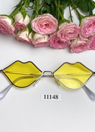 Сонцезахисні окуляри у вигляді губ з жовтими лінзами5 фото