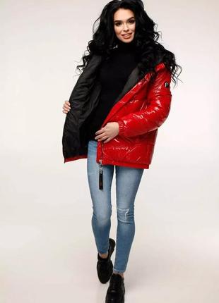 Красная лаковая женская куртка3 фото