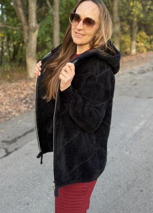 Жіноча тепла куртка  альпака з кишенями та капюшоном