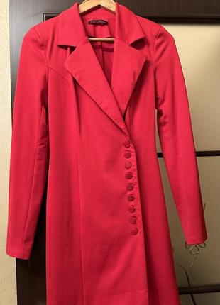 Платье красное